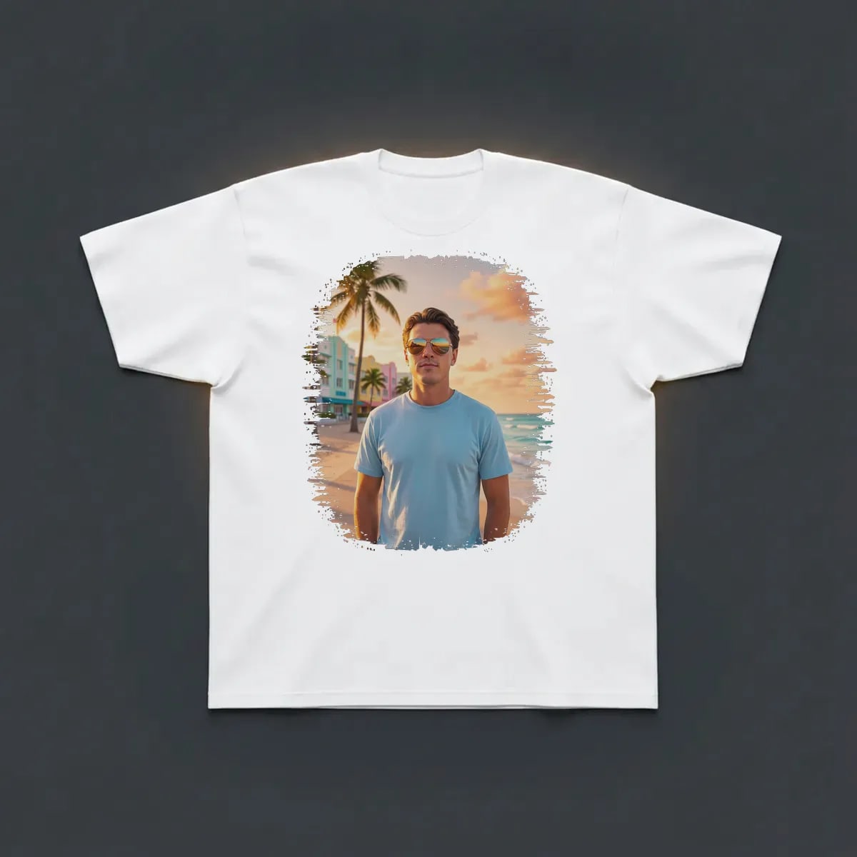 T-shirt personnalisé imprimé du portrait d'un jeune homme sur une plage au coucher du soleil